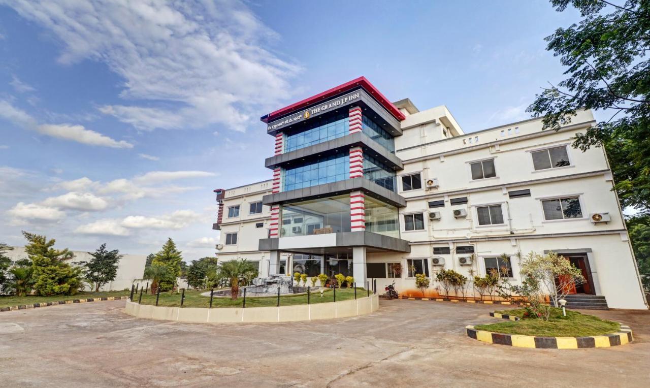 Grand Jp Inn Near 2 Km From Gundlupet Bus Stand Exterior foto