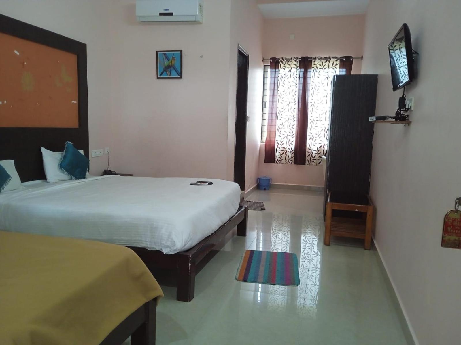 Grand Jp Inn Near 2 Km From Gundlupet Bus Stand Exterior foto